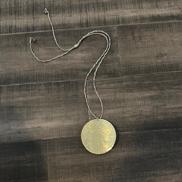 Jewelry - Gold Textured Pendant Necklace
